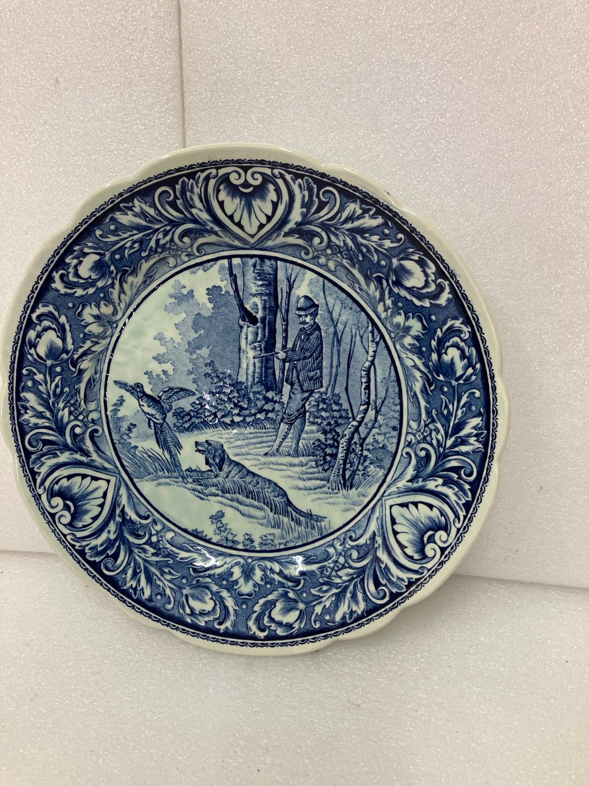 Antiek Delfts blauw bord met jachtscène - Royal Boch, Antiek en Kunst, Antiek | Wandborden en Tegels, Ophalen of Verzenden