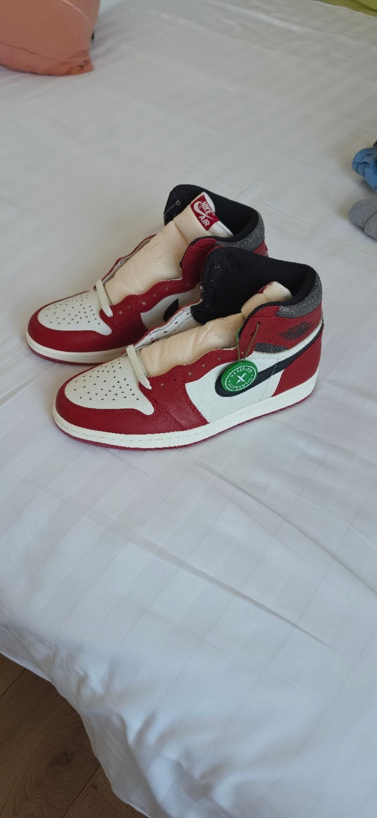 Nike Air Jordan 1 Retro High OG Chicago, Wit, Nieuw, Ophalen of Verzenden, Sneakers of Gympen
