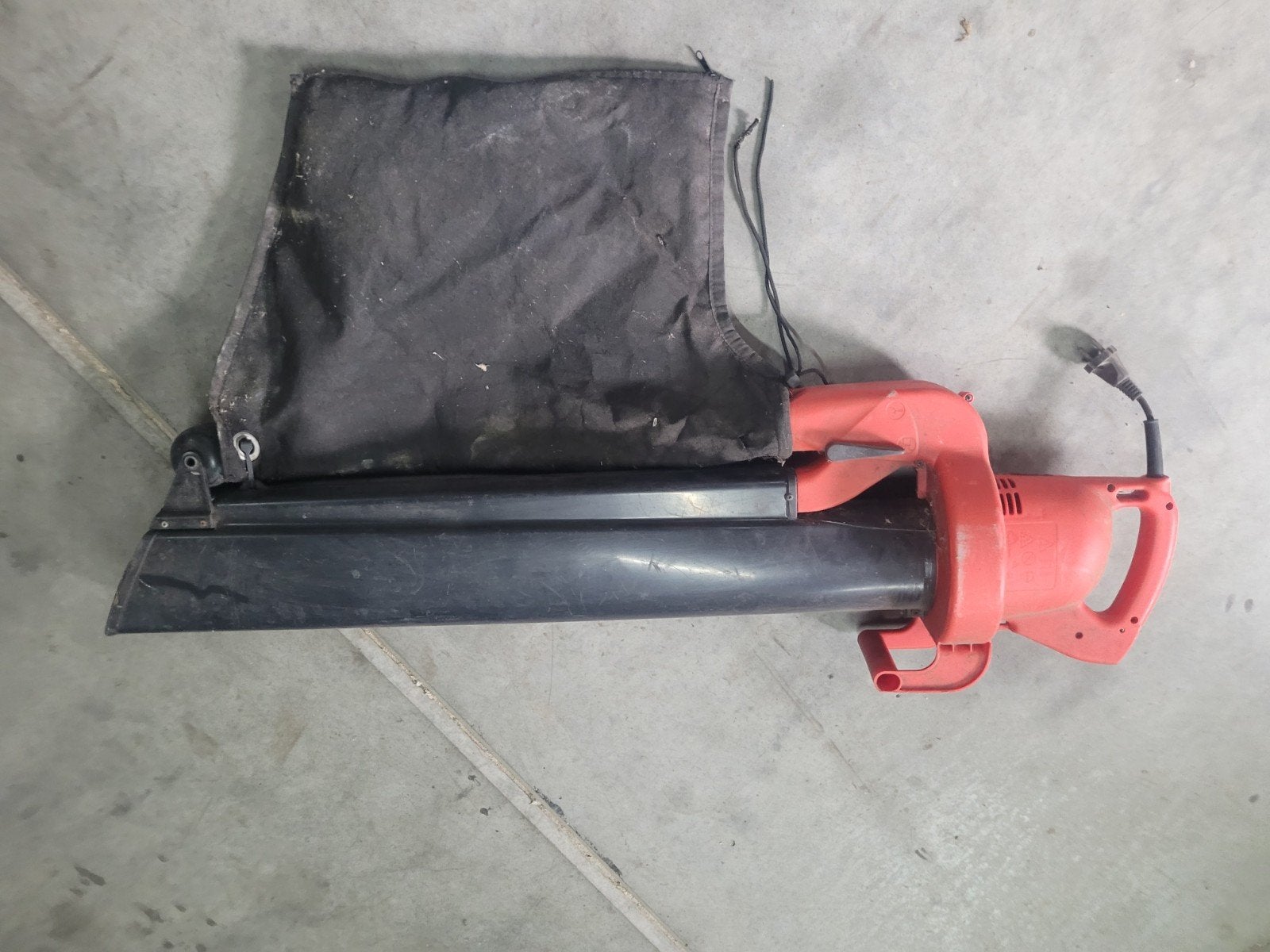 Valex Mistral 1800 bladblazer met zuigfunctie, Tuin en Terras, Ophalen, Gebruikt, Met opvangzak, Handgedragen
