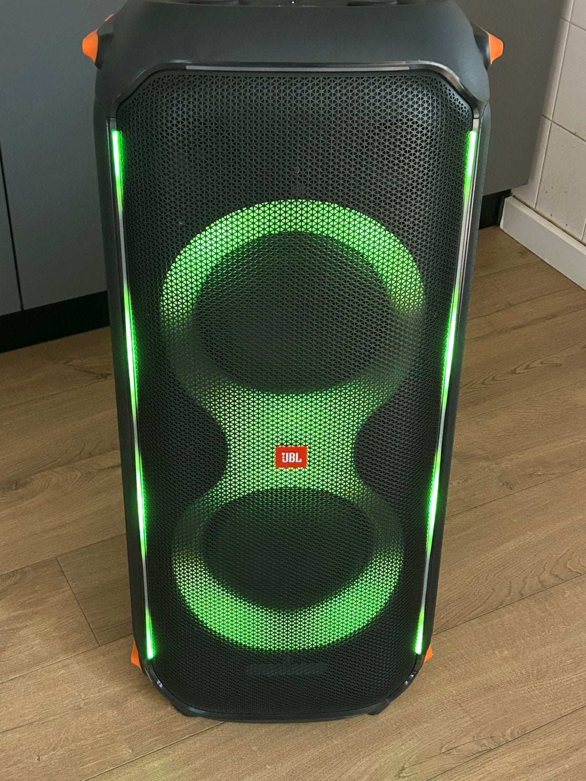 Jbl 710 party box 800 watt rms