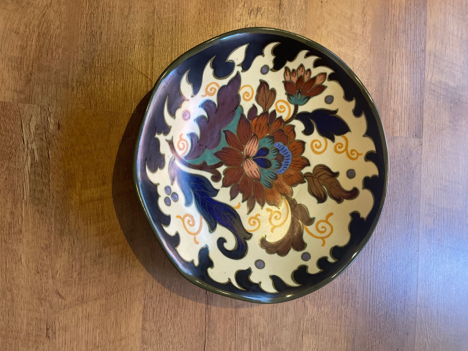 Royal Plateel Charlotte schaal, handgeschilderd 30 cm, Antiek en Kunst, Antiek | Schalen, Ophalen of Verzenden