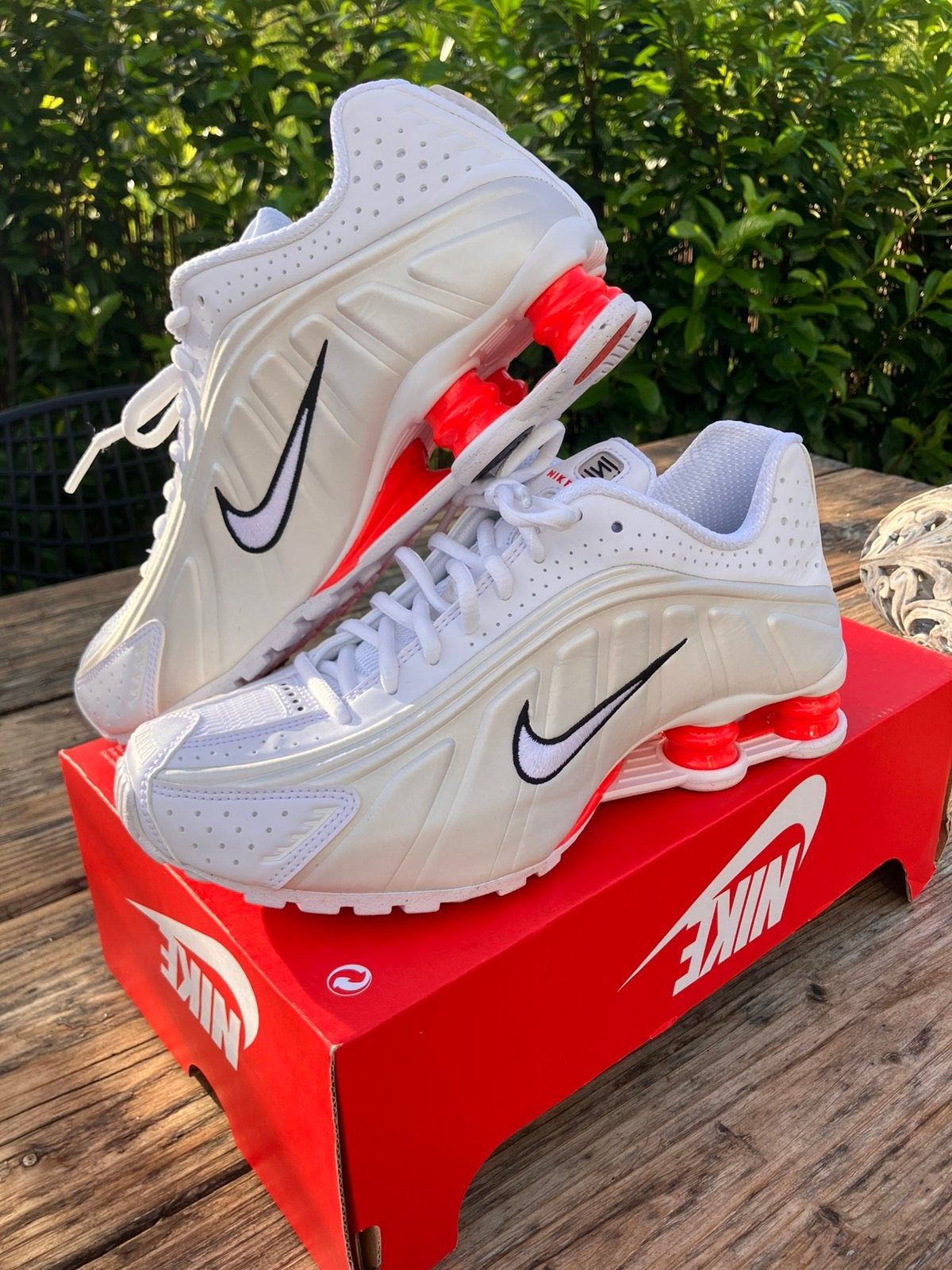 Nike Shox R4 wit maat 38.5, Wit, Nieuw, Ophalen of Verzenden, Sneakers of Gympen