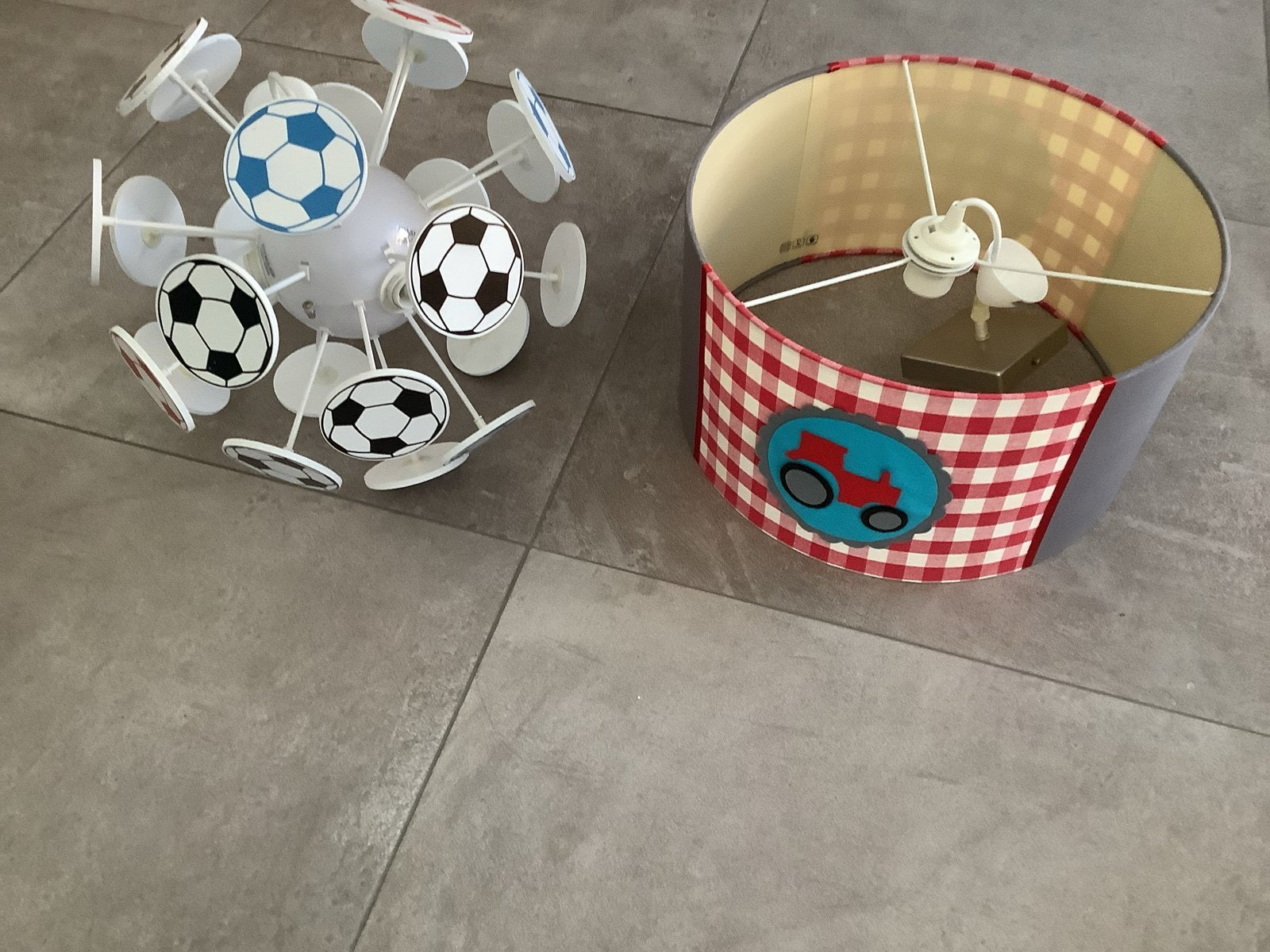 Kinderlampen: Voetbal plafondlamp en tractor lampenkap, Ophalen, Gebruikt, Overige merken, Meerkleurig
