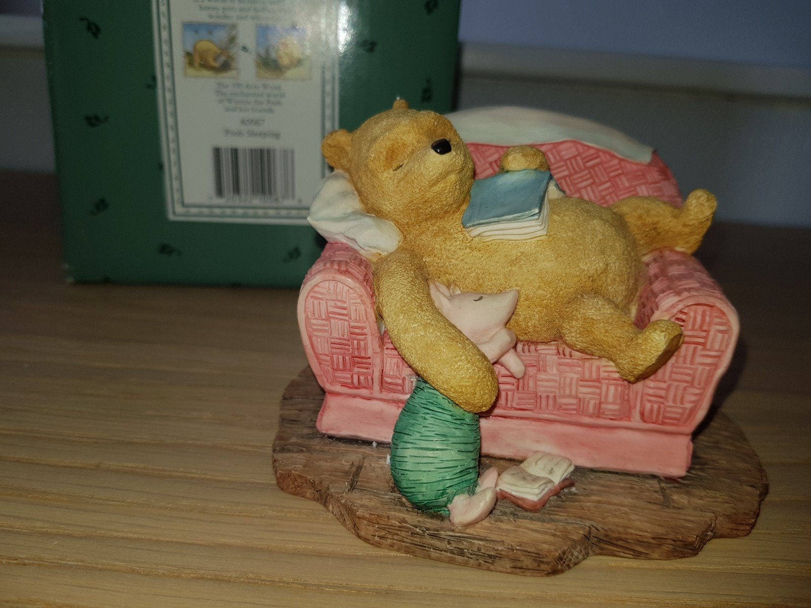 Classic Pooh Beeldje - Pooh Slapend met Knorretje, Verzamelen, Beelden en Beeldjes, Ophalen of Verzenden, Zo goed als nieuw, Dier