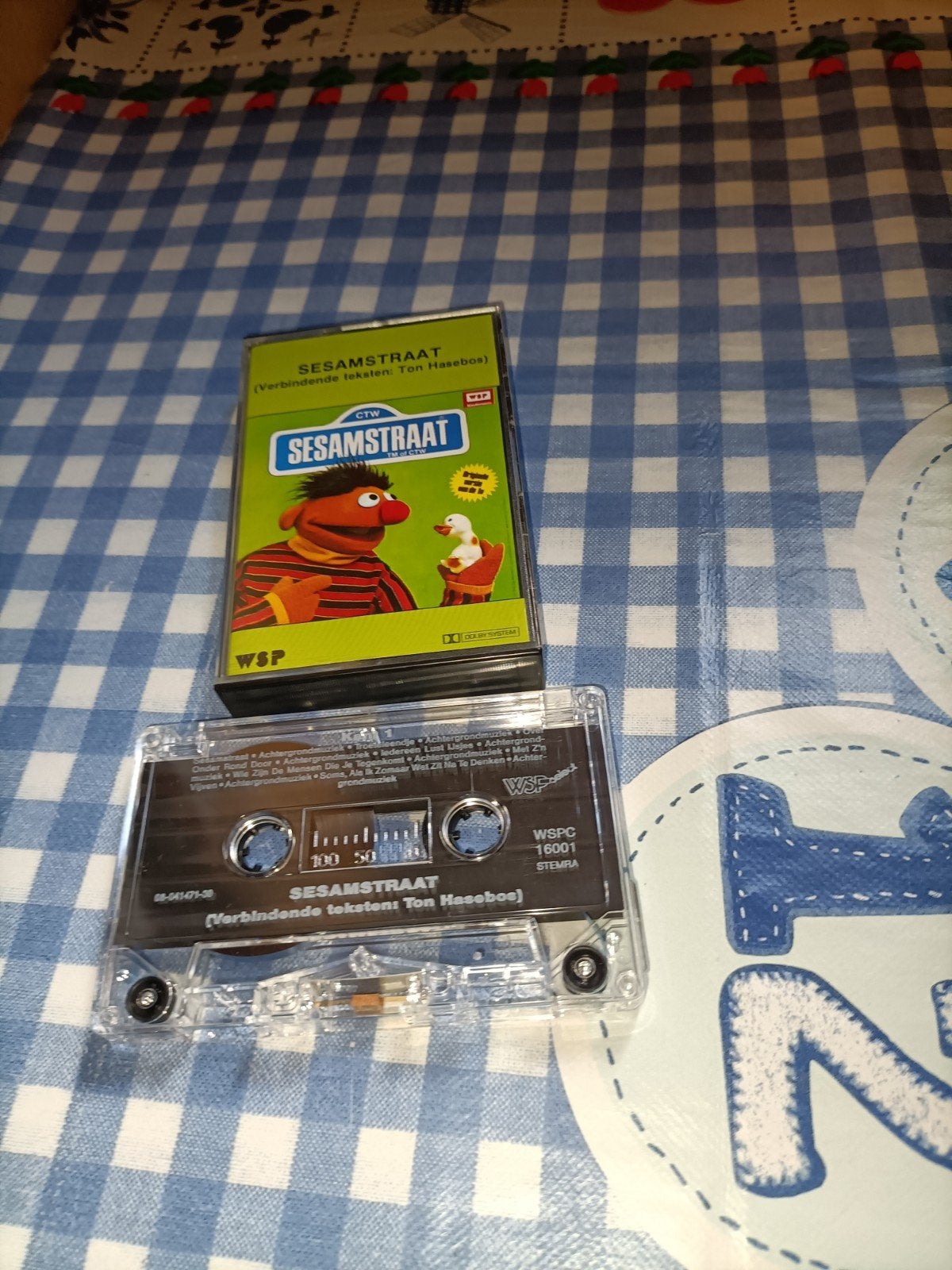 Cassettebandje Sesamstraat 25 leuke liedjes Ernie, Ophalen of Verzenden, Zo goed als nieuw, Overige genres, 1 bandje