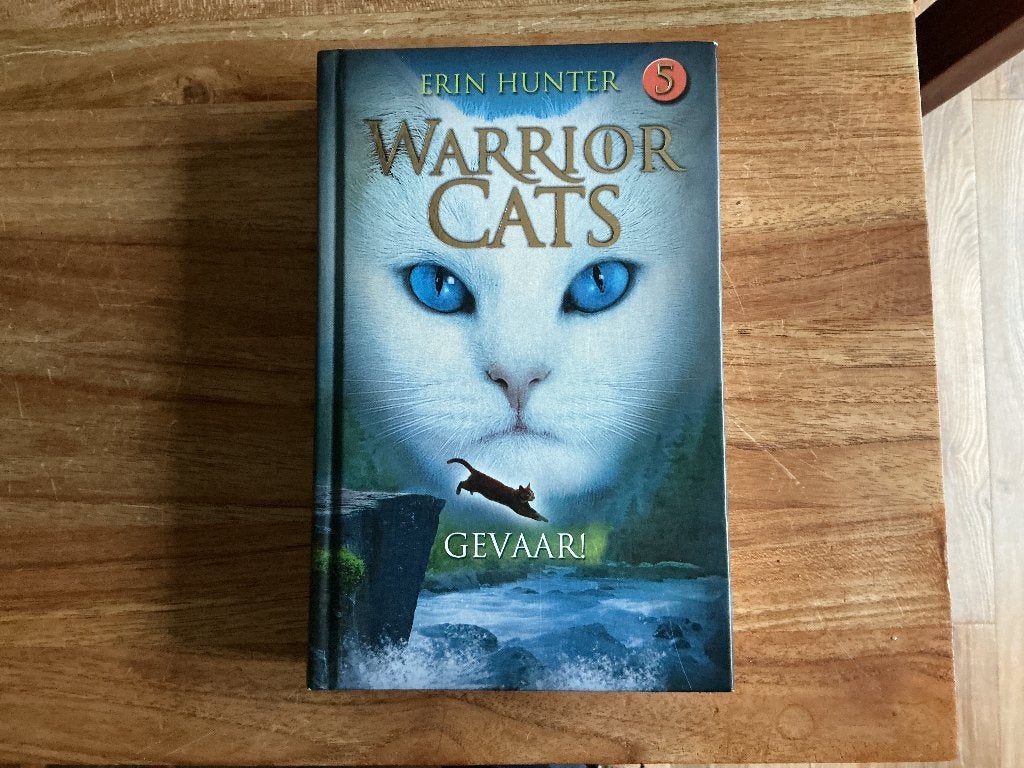 Warrior Cats - Gevaar!, Erin Hunter, Ophalen of Verzenden, Zo goed als nieuw, Fictie