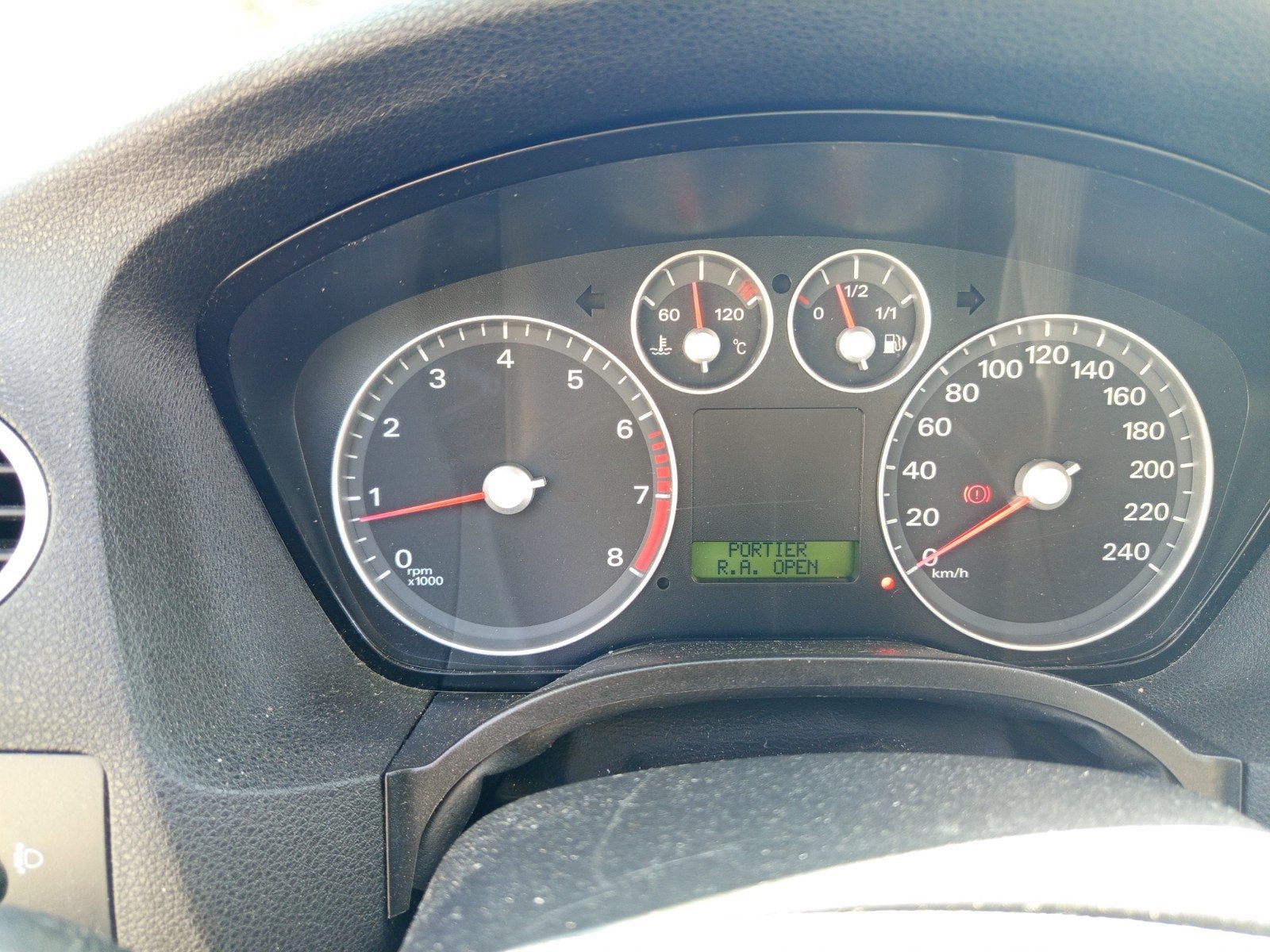 Foto 15 van Ford Focus 1.6 74KW Wagon 2005 Zwart