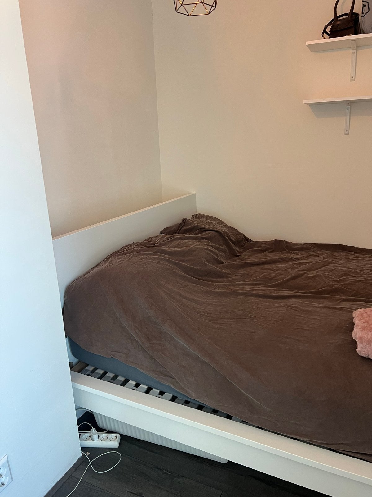 IKEA MALM hoog met lattenbodems en matrassen, Ophalen, Wit, Tweepersoons, Zo goed als nieuw