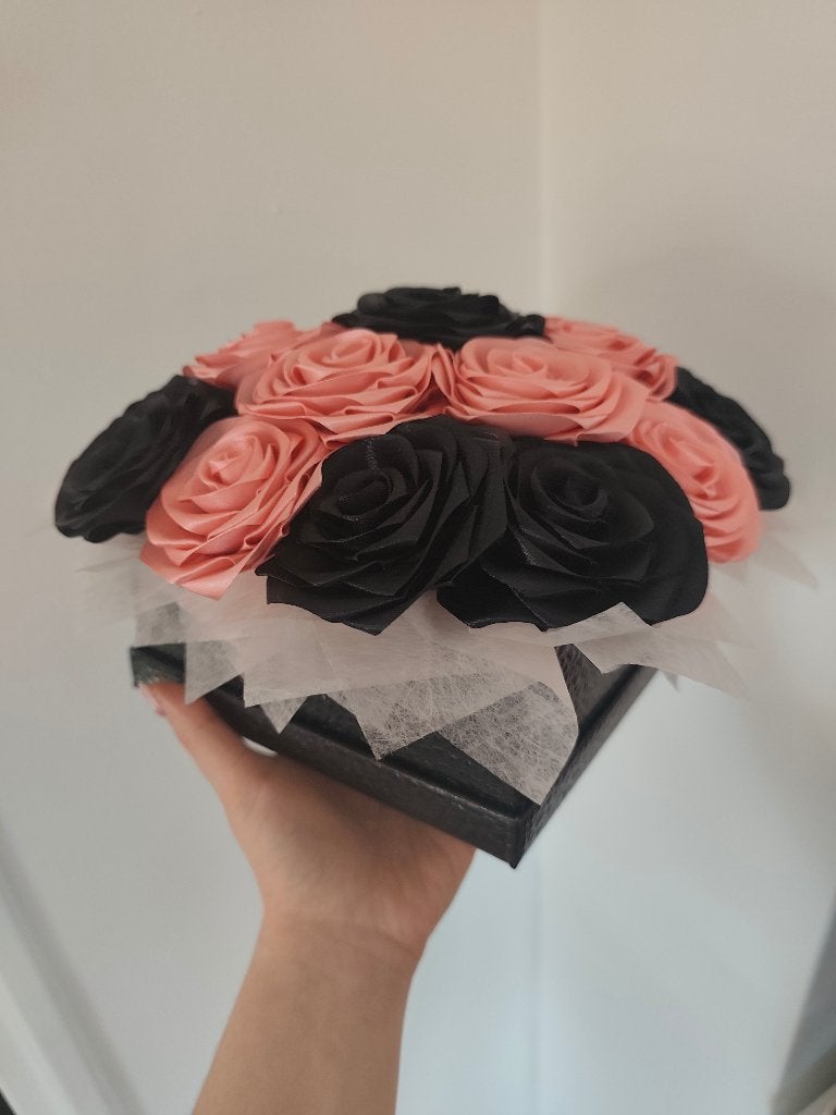 Kunstbloemen boeket roze en zwart, Binnen, Handgemaakt, Nieuw, Textiel