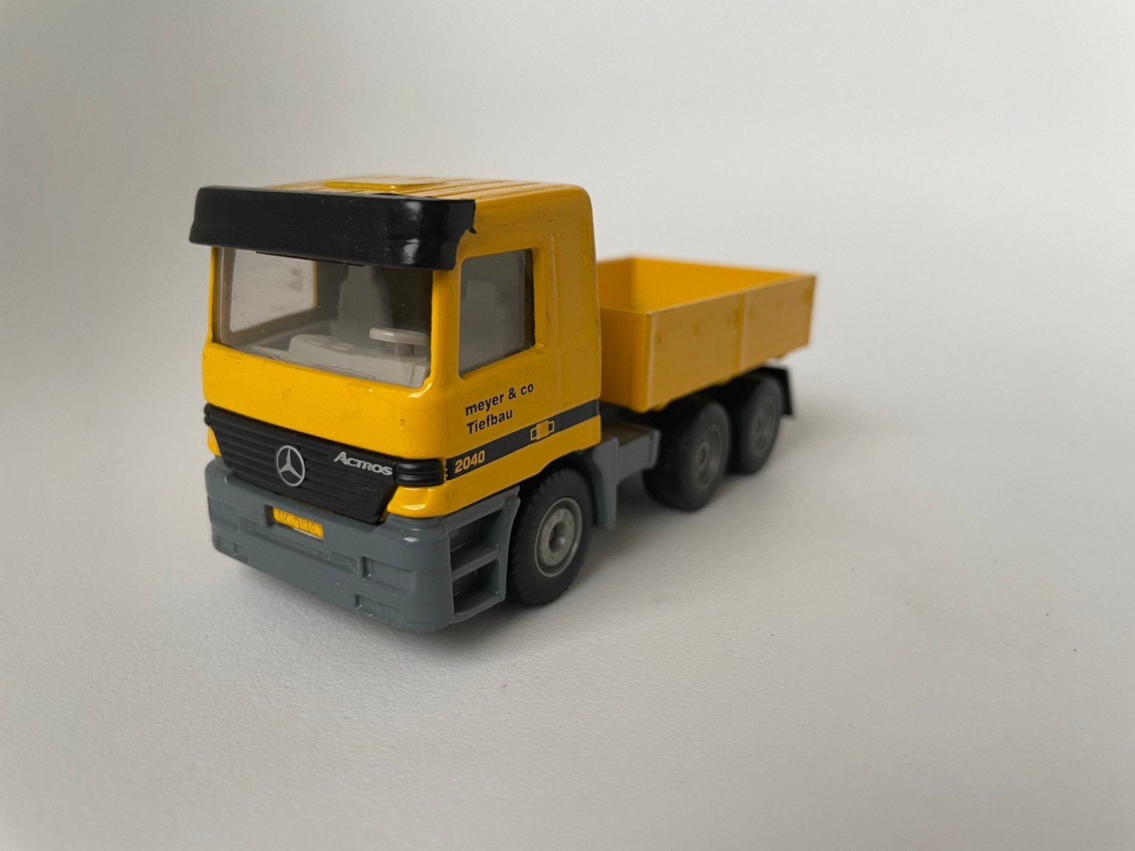 model MB Mercedes Actros 2040 vrachtwagen  bakje Siku 1/50, Hobby en Vrije tijd, Ophalen of Verzenden, Gebruikt, Bus of Vrachtwagen
