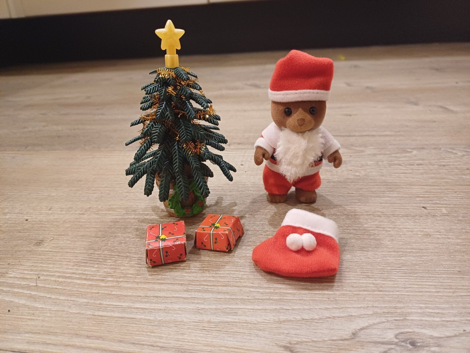 zgan Sylvanian Family kerstman kerstboom UK, Ophalen of Verzenden, Zo goed als nieuw