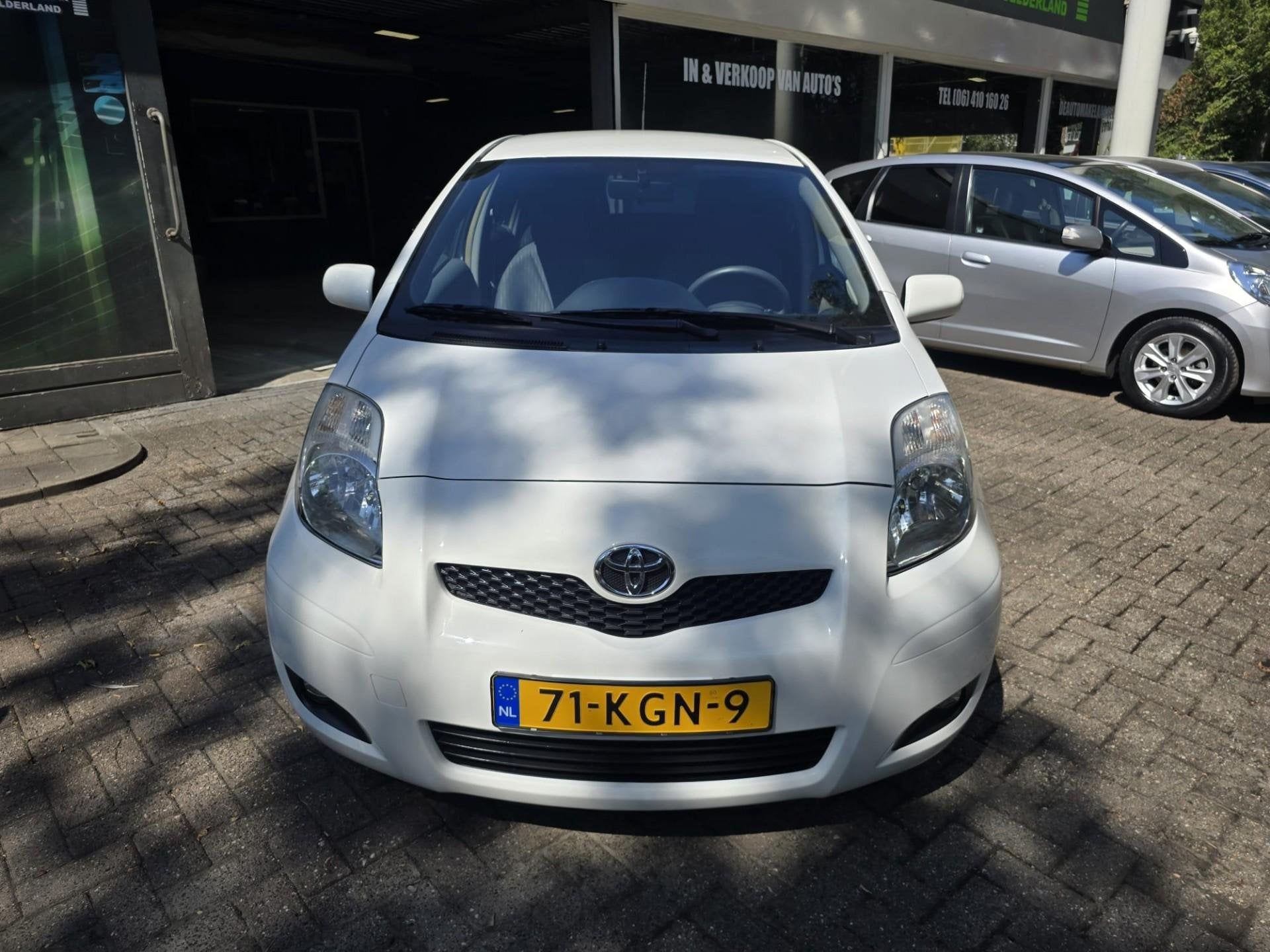 Toyota Yaris 1.3 VVTi Aspiration | AUTOMAAT | 3/6 OF 12MND G, Auto's, 750 kg, 4 cilinders, Wit, Bedrijf