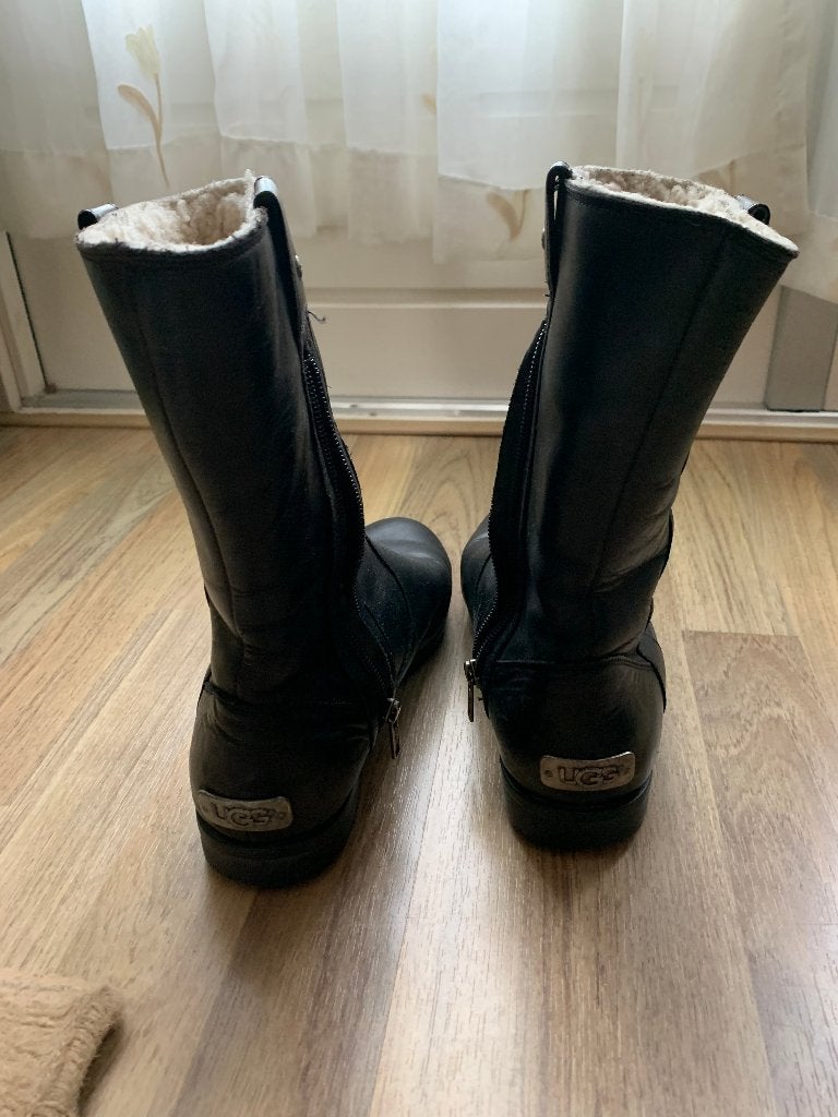 UGG laarzen zwart Maat 38, Hoge laarzen, Zwart, Ophalen of Verzenden, Zo goed als nieuw