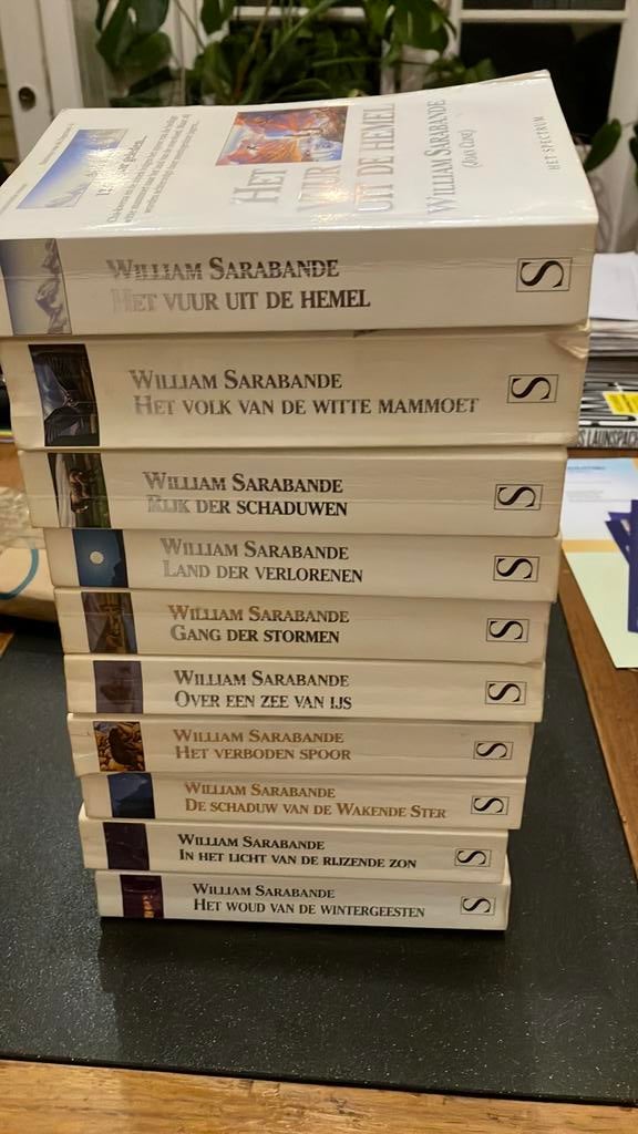 William Sarabanda - 10 delen kinderen van de dageraad, Boeken, Ophalen of Verzenden, Gelezen, Nederland