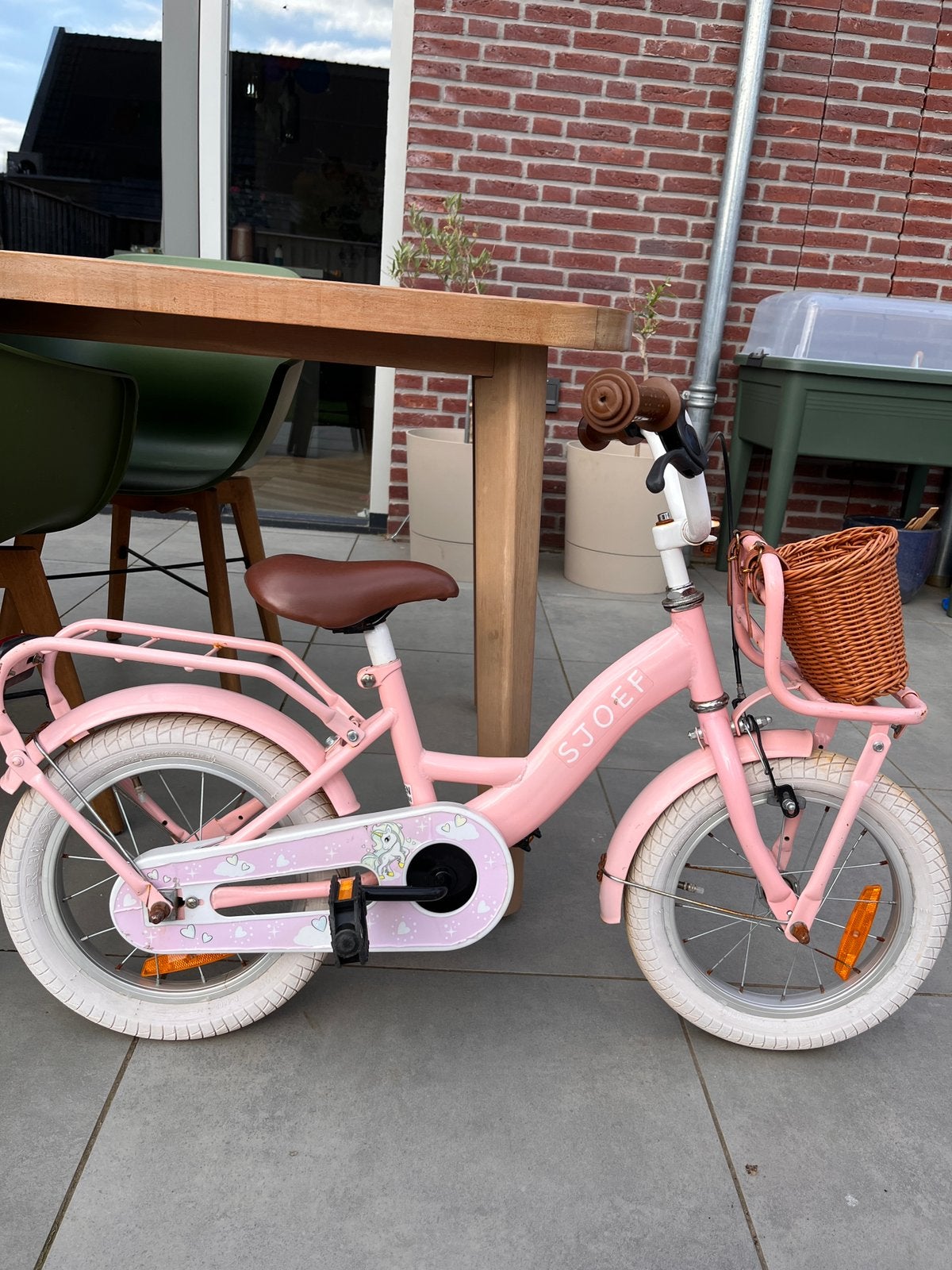 Sjoef kinderfiets roze met zijwieltjes en mandje, Fietsen en Brommers, Fietsen | Kinderfietsjes, Ophalen, Terugtraprem, Zijwieltjes