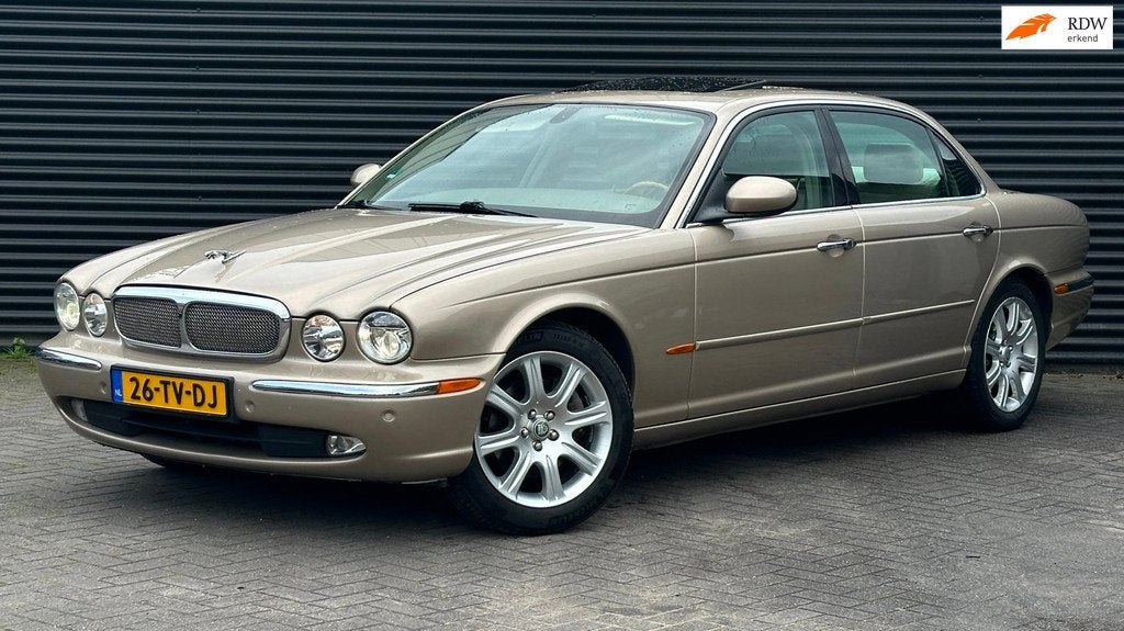 Jaguar XJR 4.2 V8 LWB | Schuifdak | Keurige staat | PDC |, Auto's, Jaguar, Automaat, Achterwielaandrijving, Beige, Bedrijf