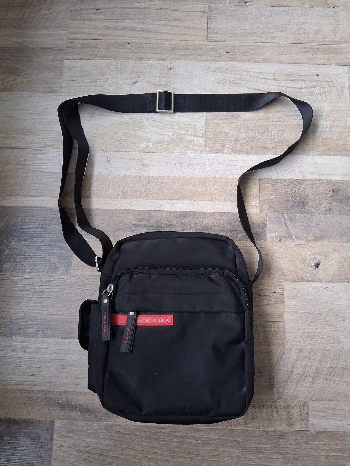 Prada schoudertas, Sieraden, Tassen en Uiterlijk, Tassen | Schoudertassen, Ophalen, Zwart
