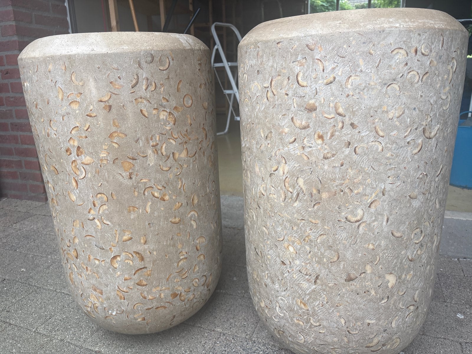Hoge plantenpotten lichtbruin met motief, Ophalen, Steen, Gebruikt, Minder dan 60 cm