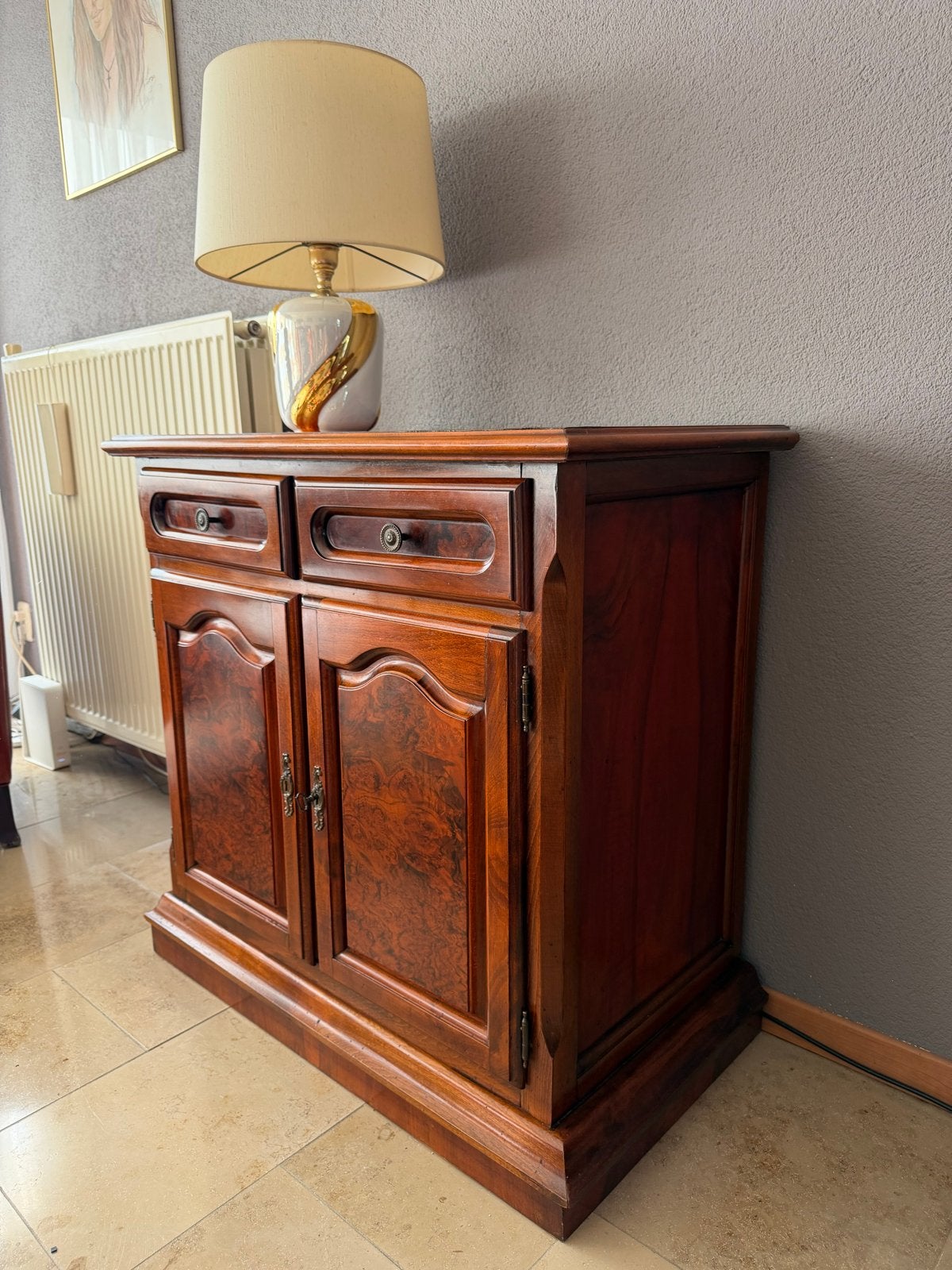 Klassiek dressoir met twee lades en twee deuren, Ophalen