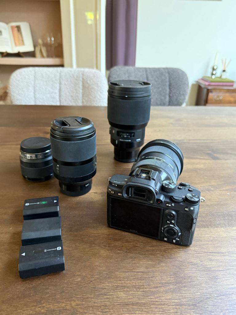 Sony A7 III + Sigma 24-70 2.8 Art + Sigma 35 1.4 + Sony 50mm, Ophalen, Compact, Zo goed als nieuw, Sony