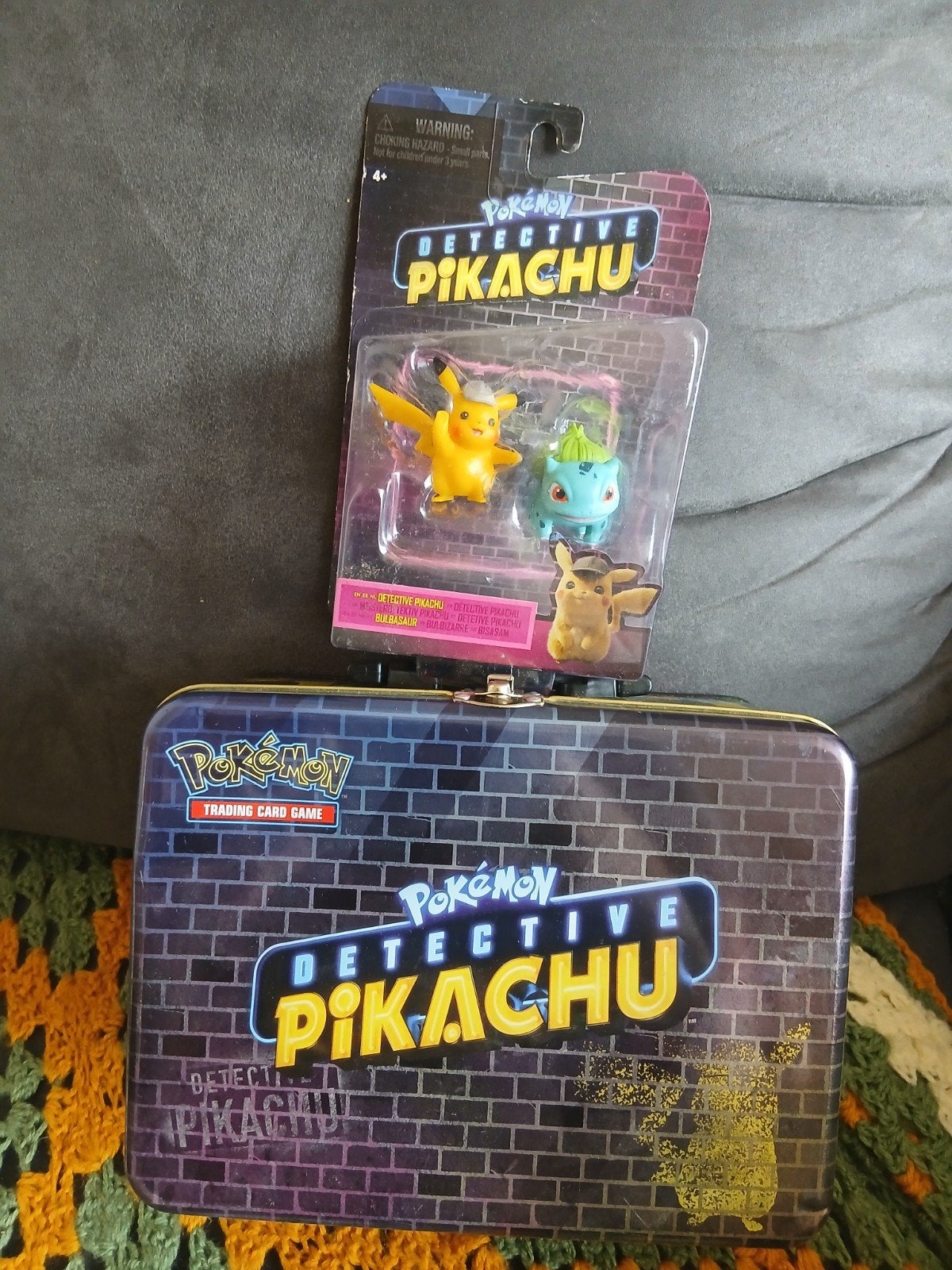 Pokémon Detective Pikachu Figuren & TCG Collectors Tin, Ophalen of Verzenden, Zo goed als nieuw