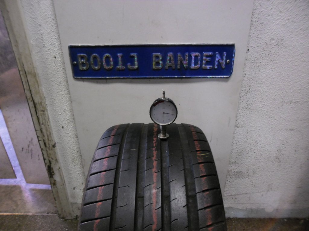 255 30 20 demobanden bridgestone potrnza sport met 7,2 mm, Auto-onderdelen, Banden en Velgen, 255 mm, Banden en Velgen, Ophalen of Verzenden