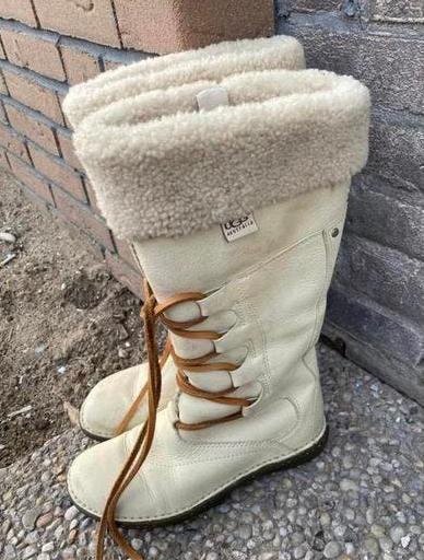 UGG Australia Laarzen - Crème Wollen Voering, Ophalen of Verzenden, Gedragen, Beige, Lage of Enkellaarzen