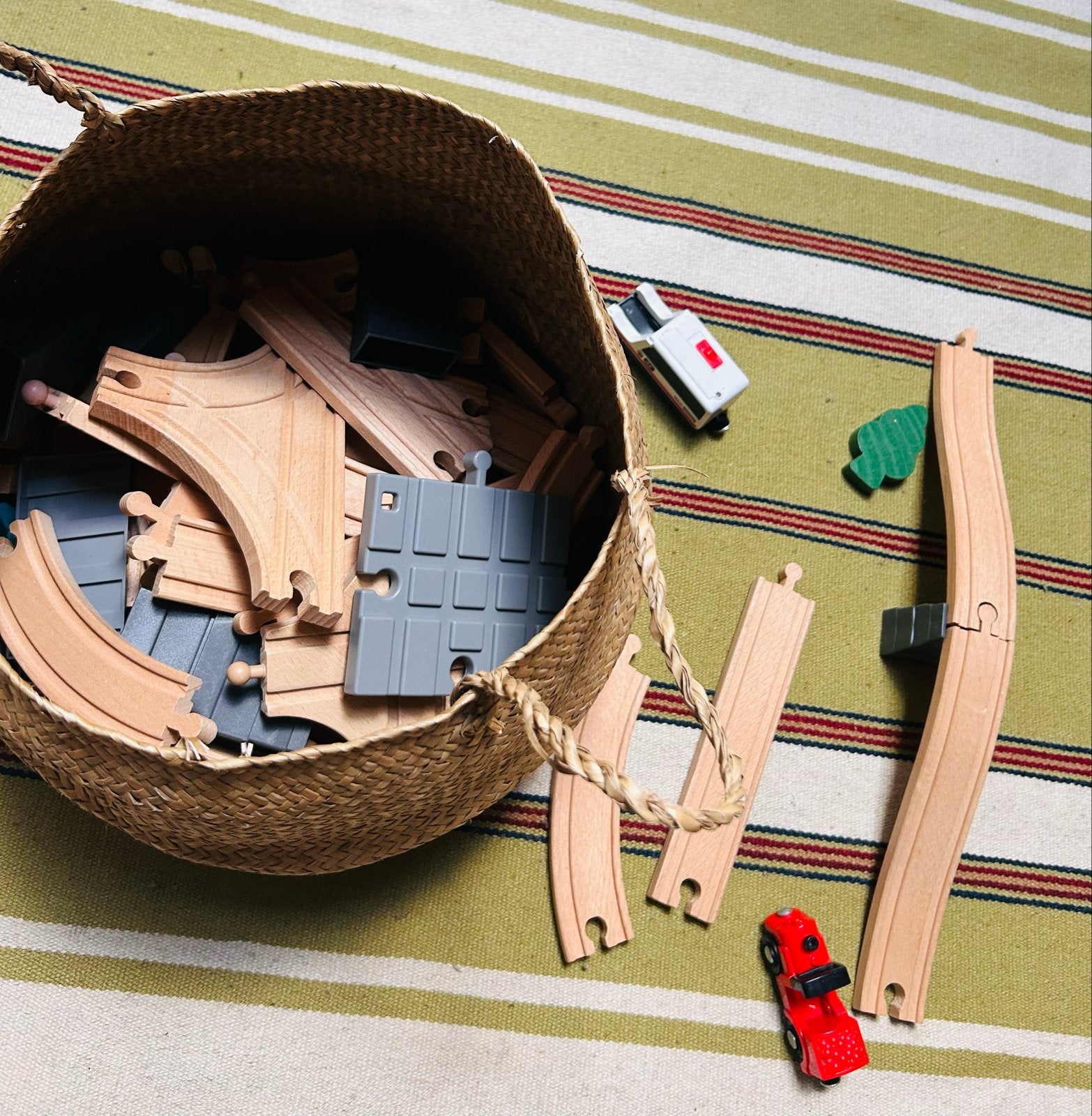 Houten treinbaan met accessoires en voertuigen, Ophalen, Gebruikt, Overige merken