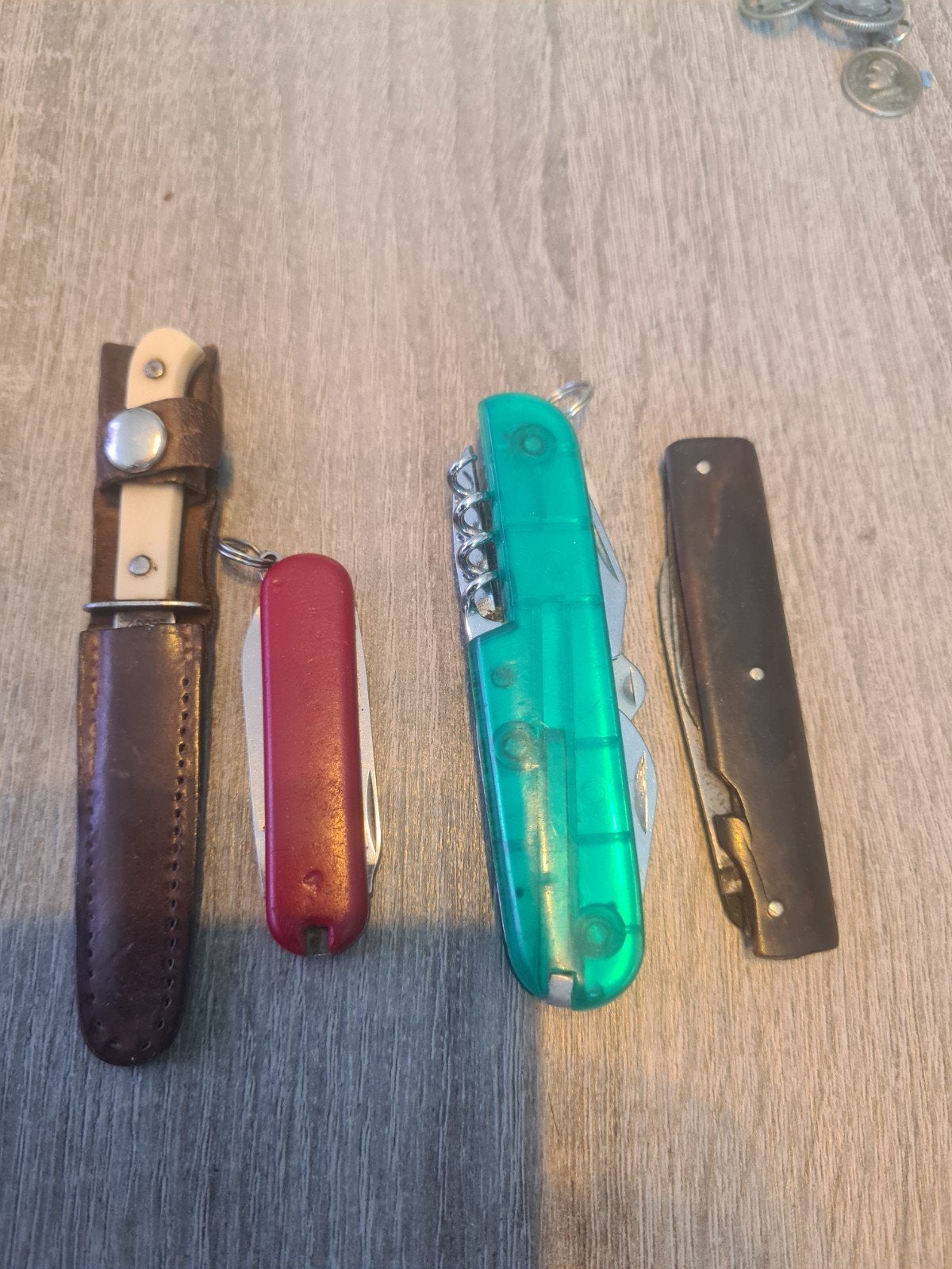 Messen: Victorinox en andere zakmessen, Ophalen