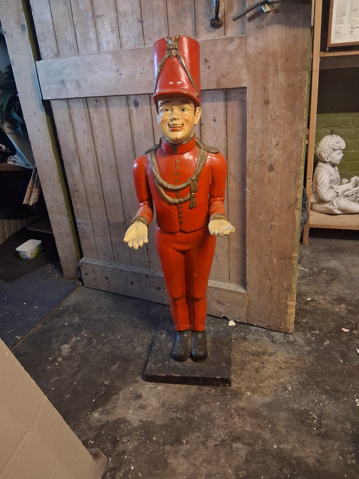 Mooi Houten beeld Butler rood., Huis en Inrichting, Ophalen