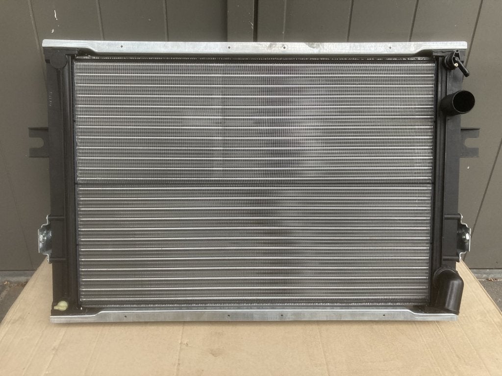 Radiateur Iveco Daily II vanaf bouwjaar 1989 nieuw in doos., Niet ingevuld, Niet ingevuld, Nieuw, Ophalen of Verzenden