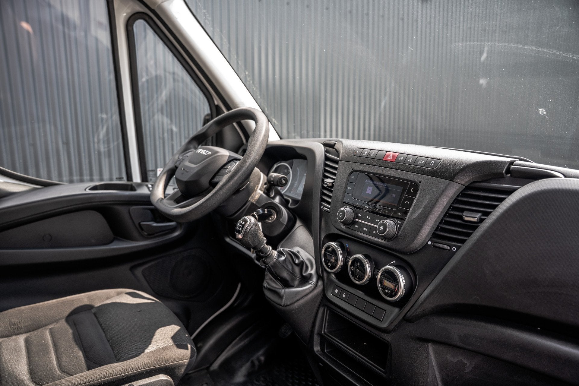 Iveco Daily 35S16 | L4H2 | 157 PK | 3-Zits | Airco | Parkeer, Auto's, Gebruikt, Iveco, Wit, 11 km/l