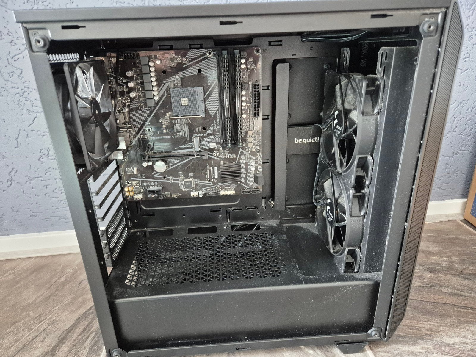 Moederbord + SSD+ DDR4 16GB +Behuizing, Computers en Software, Ophalen, Zo goed als nieuw, DDR4