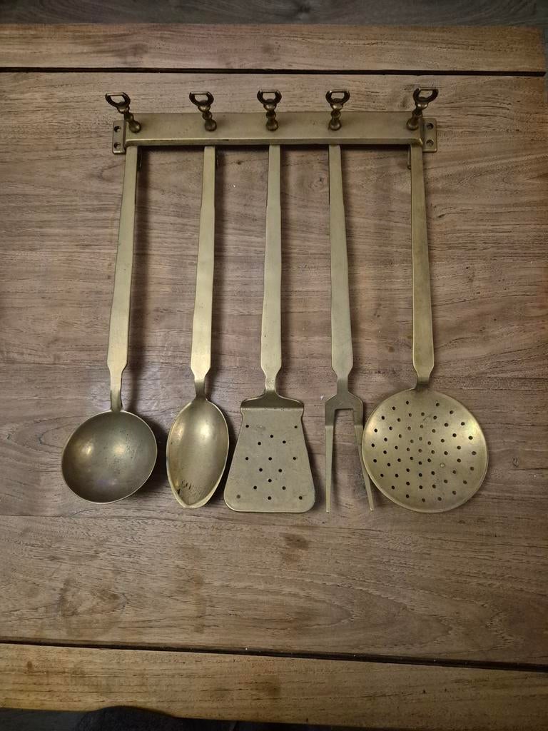 Deze set bestaat uit een vintage messing keukengerei set met, Ophalen of Verzenden
