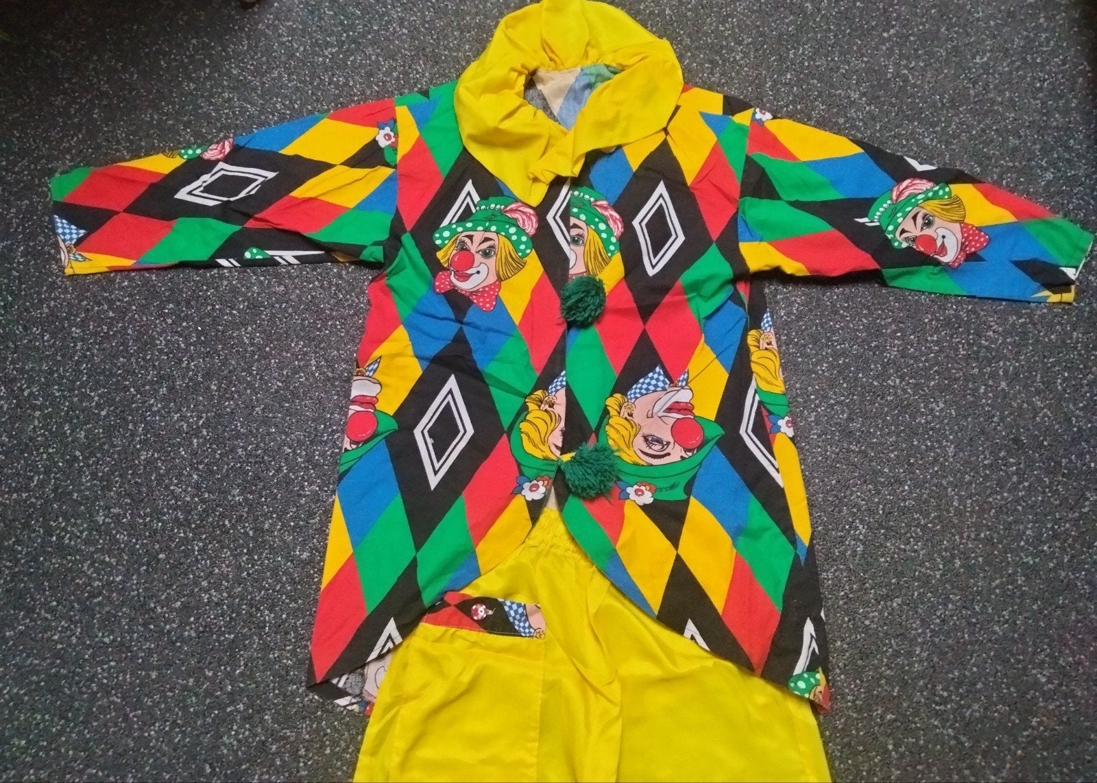 2 handgemaakte clownspakken (man M, vrouw S) met mutsen, Maat 38/40 (M), Carnaval, Ophalen of Verzenden, Kleding