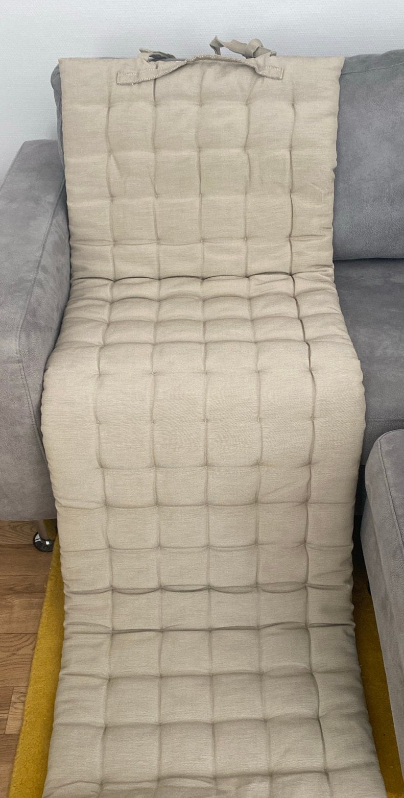 2 stuks beige tuinstoelkussens met bevestigingsbandjes, Tuin en Terras, Tuinmeubel-accessoires, Ophalen, Zo goed als nieuw
