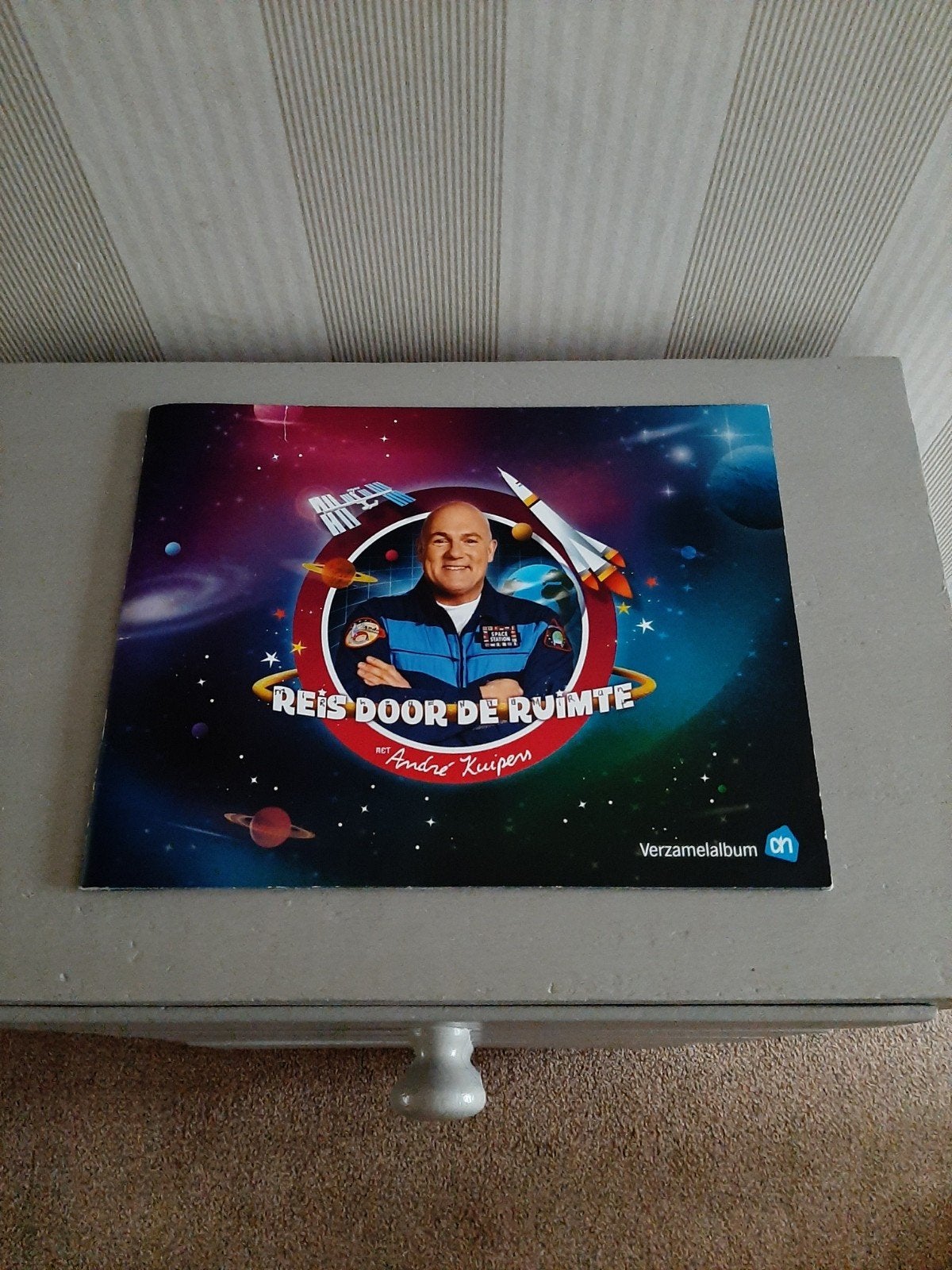 AH Reis door de ruimte verzamelalbum met André Kuipers compl, Verzamelen, Supermarktacties, Albert Heijn, Ophalen of Verzenden
