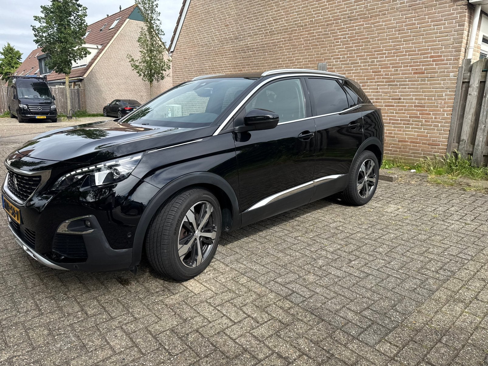 Peugeot 3008 1.6 E-thp 165pk S&S EAT 2017 Zwart, Auto's, Peugeot, Zwart, 4 cilinders, Zwart, Leder