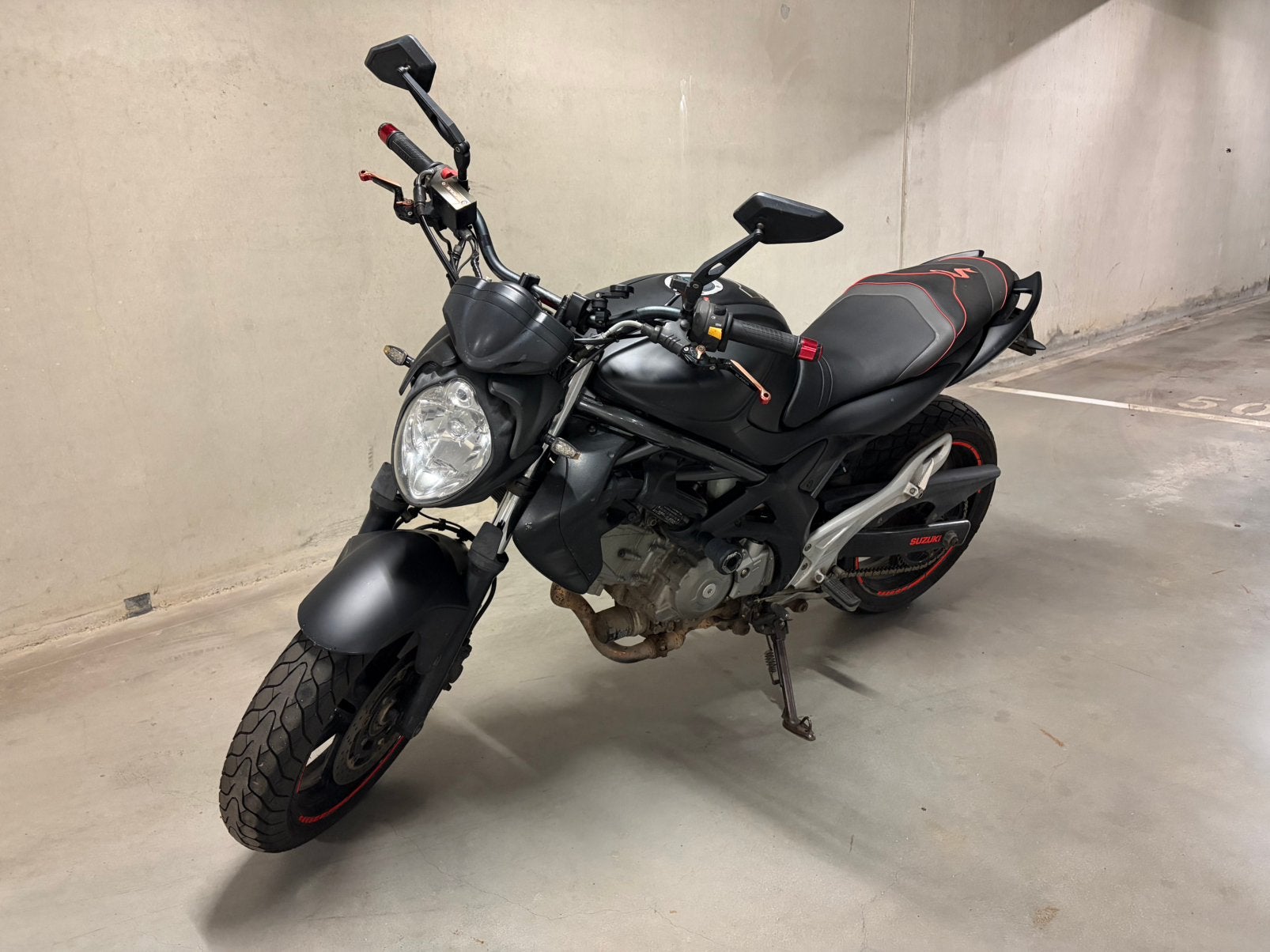 Suzuki Gladius 650, Motoren, Particulier