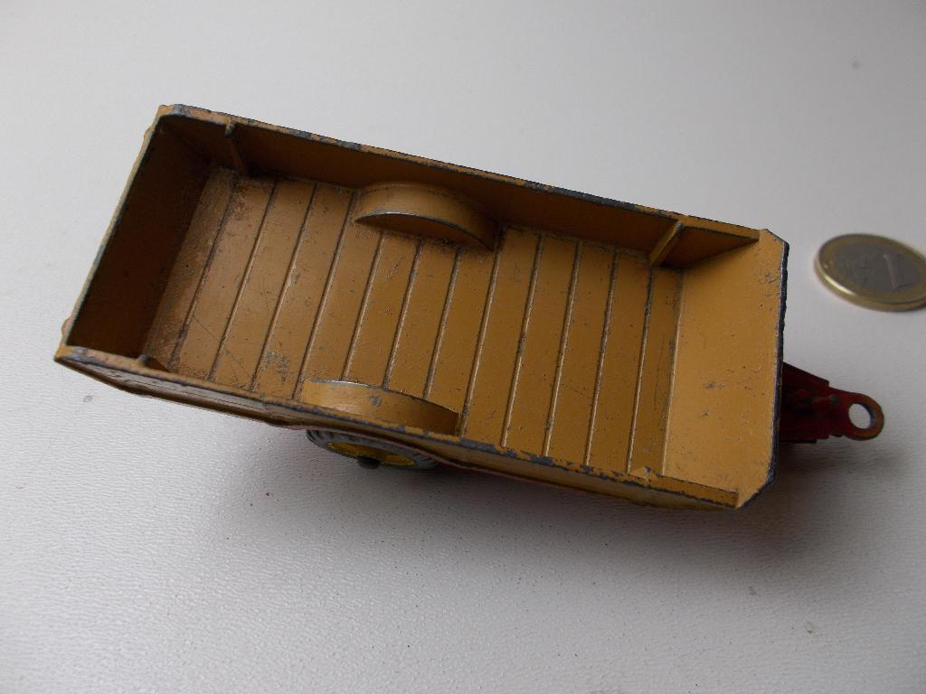 1955 Dinky Toys 320 HALESOWEN HARVEST FARM TRAILER (-B-), Ophalen of Verzenden, Gebruikt, Tractor of Landbouw, Dinky Toys