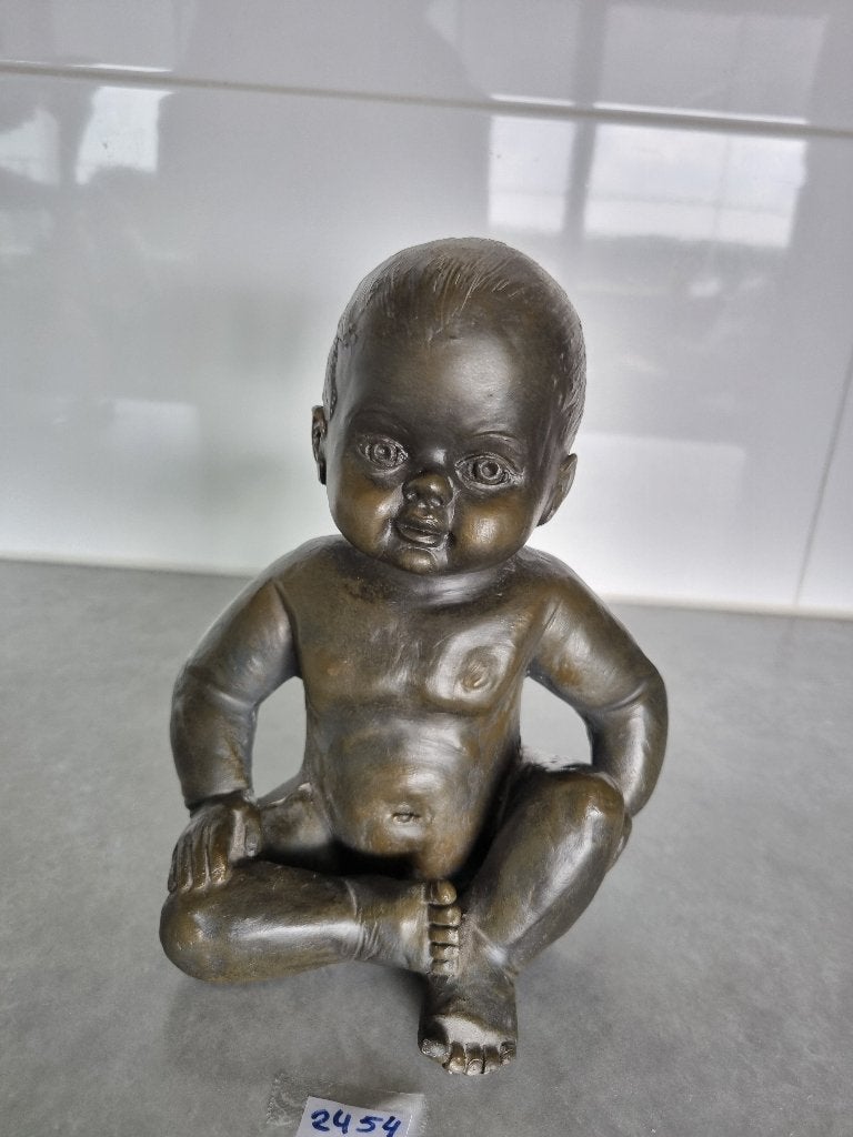 Beeldje baby Mat Vanders 2454, Antiek en Kunst, Natuurlijk materiaal, Ophalen of Verzenden, 20 - 50 cm, Beeld