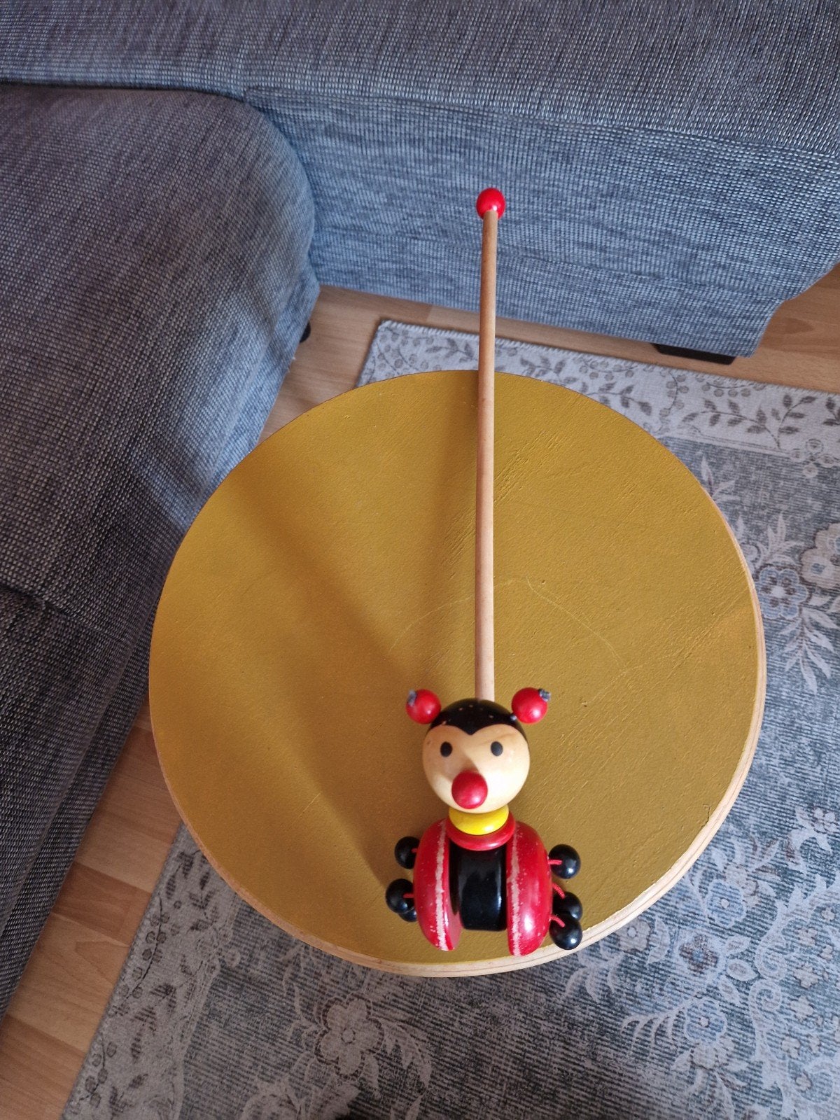 Houten duwspeelgoed lieveheersbeestje, Kinderen en Baby's, Speelgoed | Houten speelgoed, Ophalen of Verzenden, Gebruikt, Duw- of Trekspeelgoed