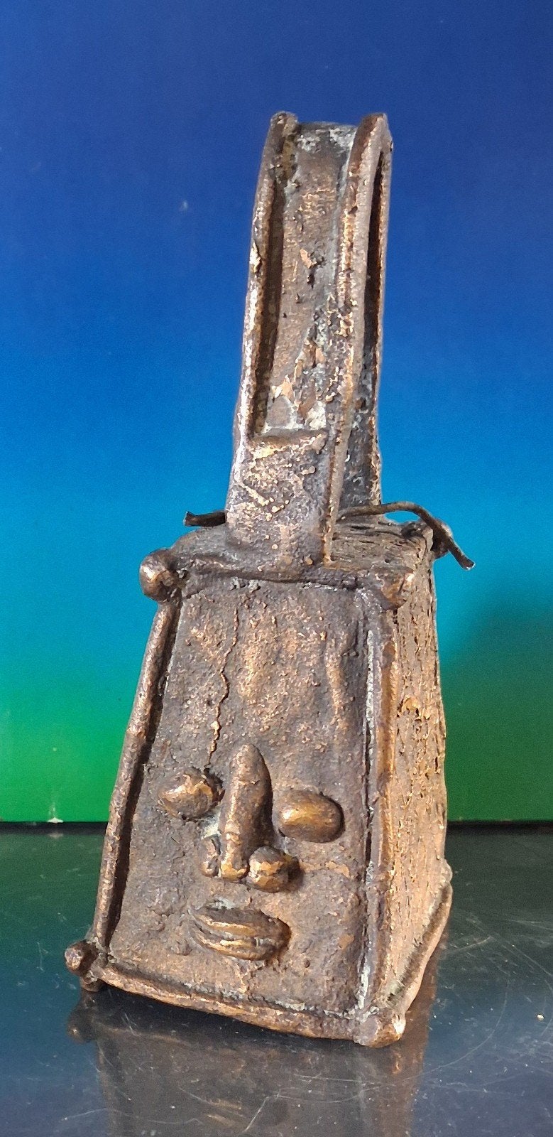 BENIN BRONZE BELL.  Eeuwenoud.  RARE. * Zie tekst., Antiek en Kunst, Kunst | Niet-Westerse kunst, 13 cm, Afrika, Goud, Handgemaakt