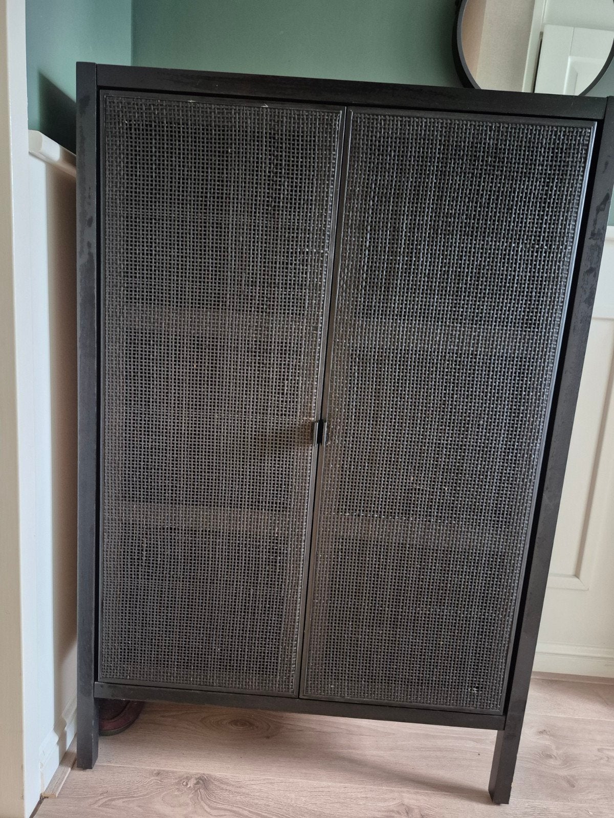 Zwart dressoir met rotan deuren (80x40x120 cm), Huis en Inrichting, Ophalen