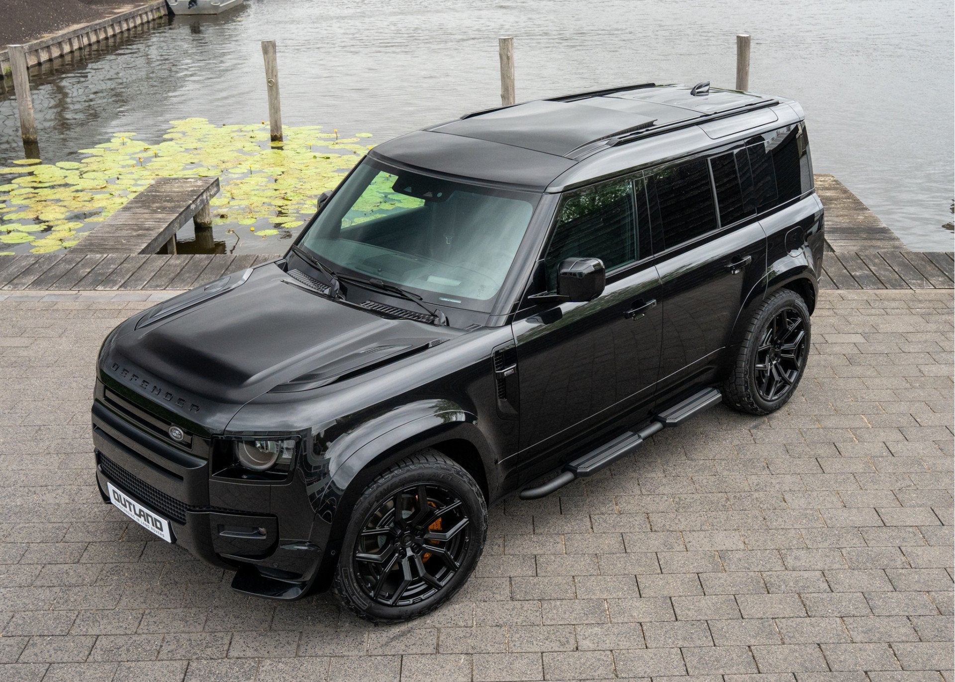 Land Rover Defender 110 P300e X-Dynamic HSE | Outland Editio, Automaat, Dealer onderhouden, Gebruikt, Zwart