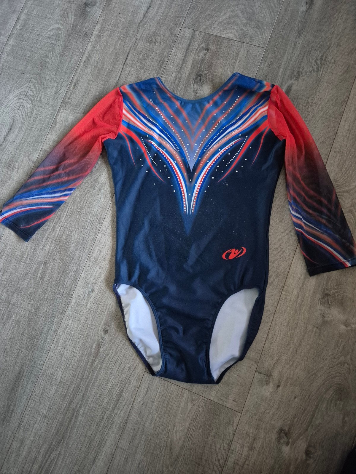 Agiva Turnpakje lange mouw rood/blauw/wit met steentjes, Maat 38/40 (M), Verzenden, Fitness of Aerobics, The Zone
