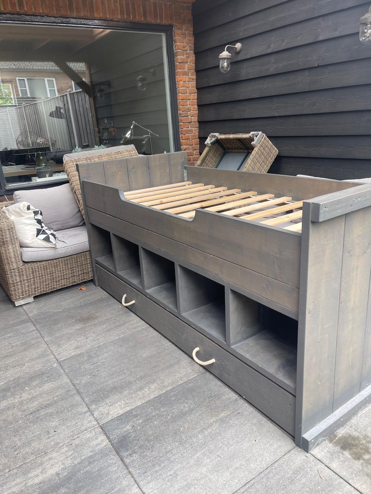 Stoer houten bed 90x200 met opbergruimte en onderschuiflade, Ophalen, 90 cm, Eenpersoons, 200 cm