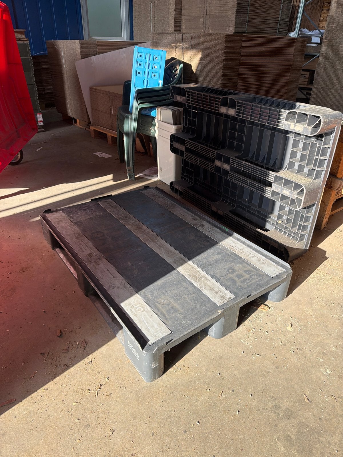 Twee Stevige kunststof pallets 120x80, Ophalen, Gebruikt, Minder dan 25 mm, Pallet
