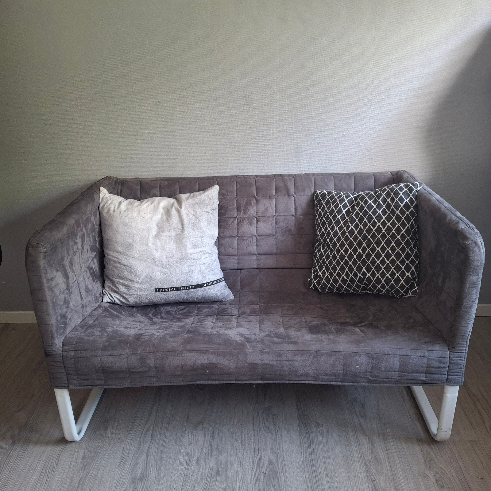 Grijs tweepersoonsbankje., Gebruikt, 150 tot 200 cm, Tweepersoons, 75 tot 100 cm