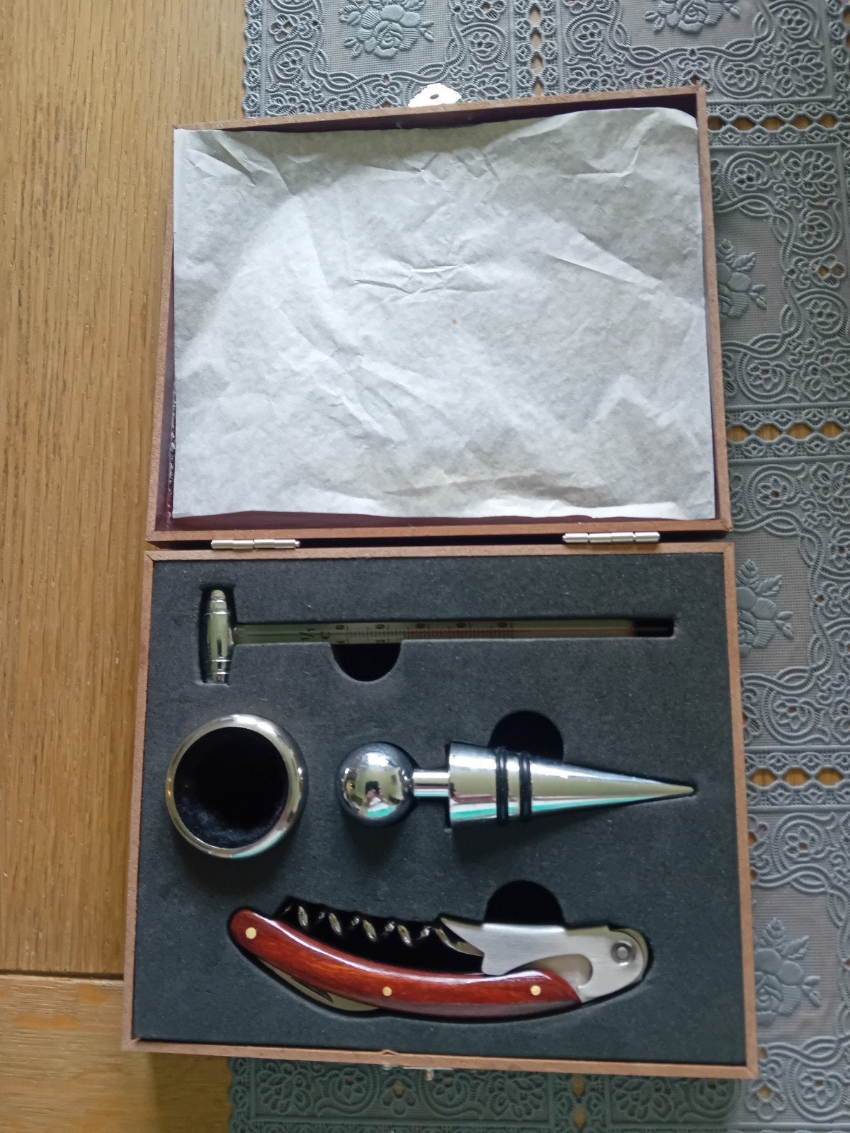 Wijnaccessoires set in houten kistje, Huis en Inrichting, Ophalen, Overige typen, Zilver, Zo goed als nieuw